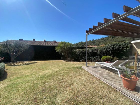 Foto 1 de Casa en venda a pasaje Amfores de 4 habitacions amb terrassa i piscina