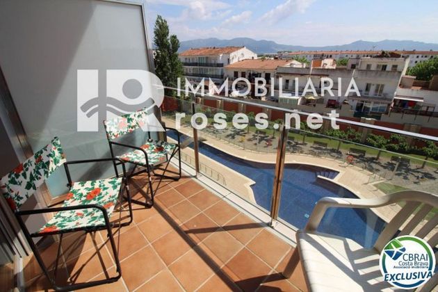 Foto 1 de Pis en venda a Empuriabrava de 2 habitacions amb terrassa i piscina