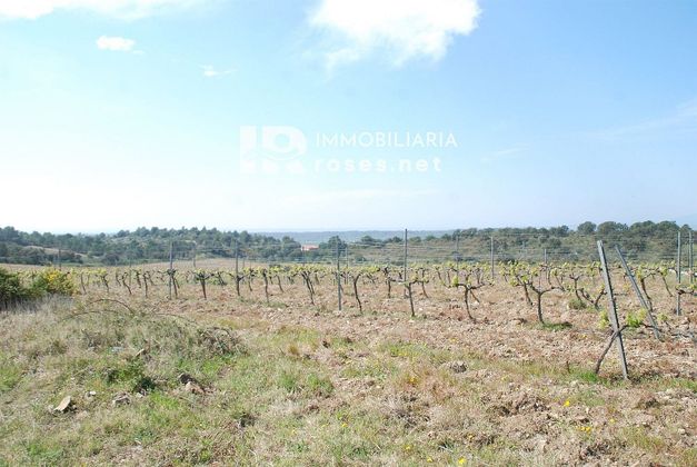 Foto 2 de Venta de terreno en Garriguella de 561 m²