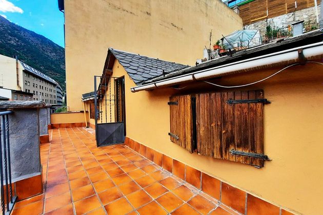 Foto 1 de Casa adosada en venta en Escaldes, les de 5 habitaciones con terraza y garaje
