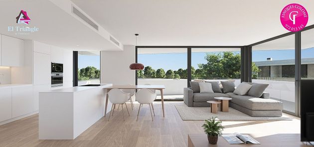 Foto 1 de Venta de piso en Vilablareix de 4 habitaciones con terraza y piscina