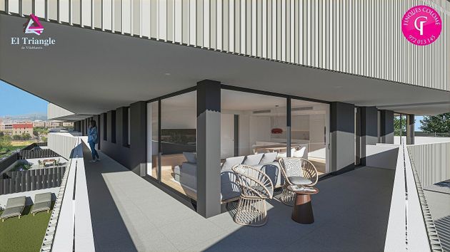 Foto 2 de Venta de piso en Vilablareix de 4 habitaciones con terraza y piscina