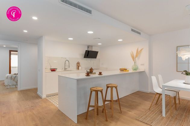 Foto 2 de Pis en venda a Eixample Nord – La Devesa de 4 habitacions amb terrassa i aire acondicionat
