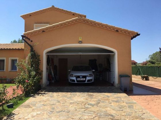 Foto 2 de Casa en venta en Vall-Llobrega de 4 habitaciones con piscina y garaje