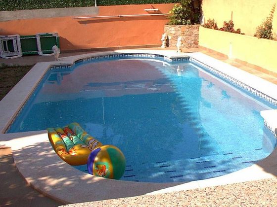 Foto 1 de Casa en venda a Mont-Ras de 6 habitacions amb terrassa i piscina