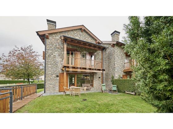 Foto 1 de Casa adosada en venta en Llívia (Girona) de 3 habitaciones con terraza y piscina