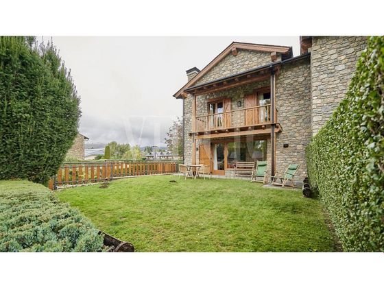 Foto 2 de Casa adossada en venda a Llívia (Girona) de 3 habitacions amb terrassa i piscina