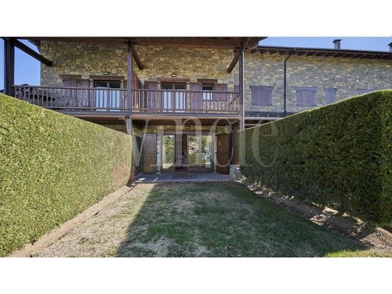 Foto 1 de Casa adosada en venta en Bellver de Cerdanya de 3 habitaciones con terraza y garaje