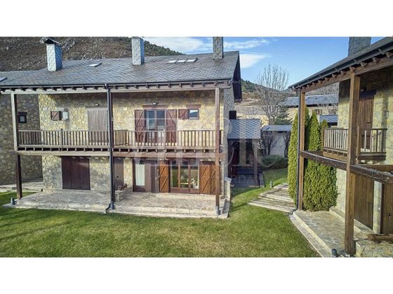 Foto 2 de Casa adossada en venda a Isòvol de 3 habitacions amb terrassa i piscina