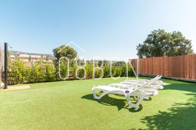 Foto 1 de Casa adosada en venta en Cervelló de 4 habitaciones con terraza y jardín