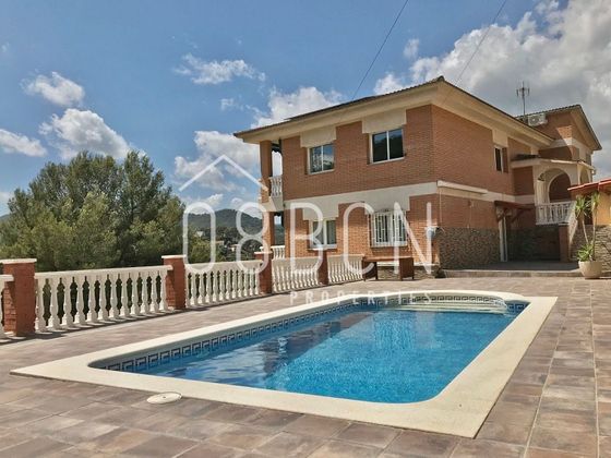 Foto 1 de Xalet en venda a Cervelló de 7 habitacions amb terrassa i piscina