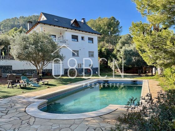 Foto 1 de Chalet en venta en Cervelló de 7 habitaciones con terraza y piscina