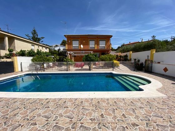 Foto 1 de Xalet en venda a avenida Generalitat de 6 habitacions amb terrassa i piscina