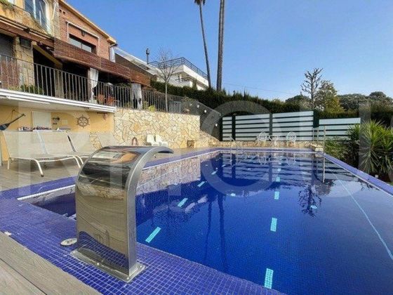 Foto 1 de Venta de chalet en Premià de Dalt de 5 habitaciones con terraza y piscina