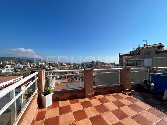 Foto 2 de Casa en venta en Montgat de 3 habitaciones con terraza y garaje