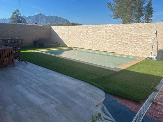 Foto 1 de Casa en venta en Esparreguera de 3 habitaciones con terraza y piscina