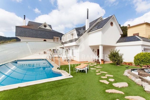 Foto 1 de Chalet en venta en Matadepera de 5 habitaciones con terraza y piscina