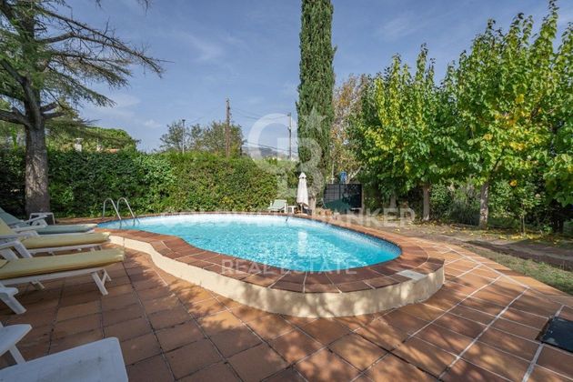 Foto 2 de Casa en venda a avenida Del Vallès de 6 habitacions amb terrassa i piscina