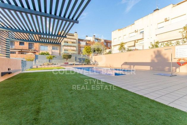Foto 1 de Casa en venda a plaza De Can Roca de 3 habitacions amb terrassa i piscina