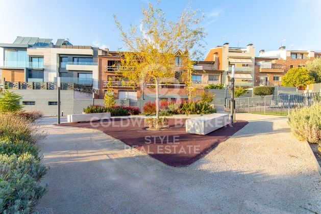Foto 2 de Casa en venda a plaza De Can Roca de 3 habitacions amb terrassa i piscina