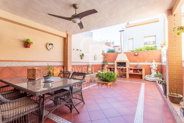 Foto 1 de Casa adossada en venda a calle Del Pedraforca de 4 habitacions amb terrassa i garatge