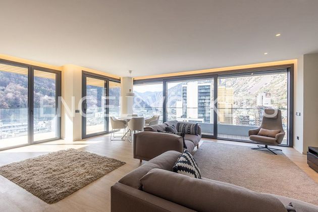 Foto 2 de Piso en venta en Escaldes, les de 3 habitaciones con terraza y garaje