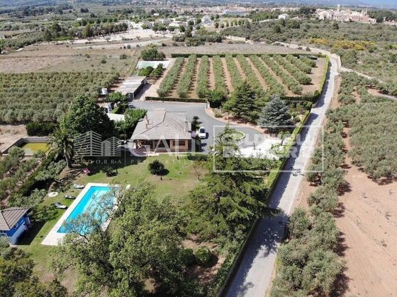 Foto 1 de Chalet en venta en Montbrió del Camp de 7 habitaciones con terraza y piscina