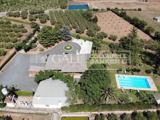 Foto 2 de Chalet en venta en Montbrió del Camp de 7 habitaciones con terraza y piscina