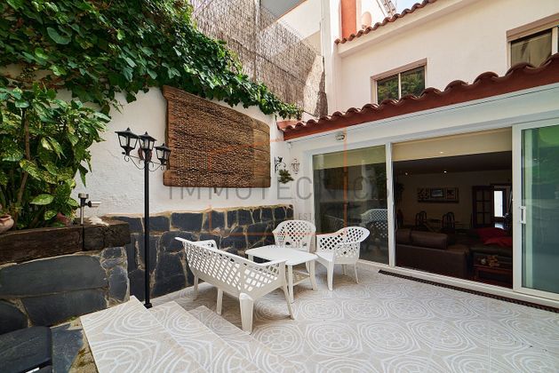 Foto 1 de Casa en venda a Caldes d´Estrac de 5 habitacions amb terrassa i jardí