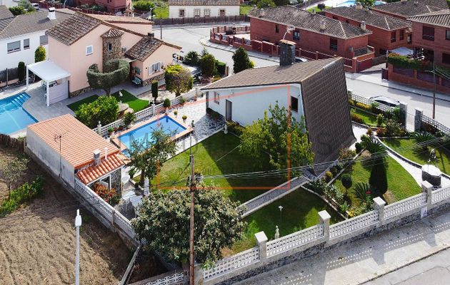 Foto 1 de Chalet en venta en Lliçà de Vall de 4 habitaciones con terraza y piscina