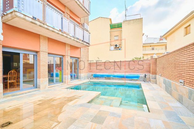Foto 1 de Casa en venta en Franqueses del Vallès, les de 5 habitaciones con terraza y piscina