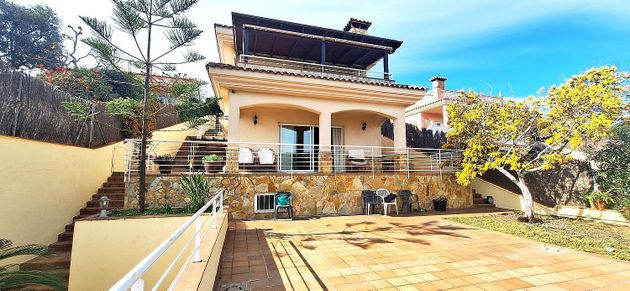 Foto 1 de Chalet en venta en Calella de 4 habitaciones con terraza y piscina