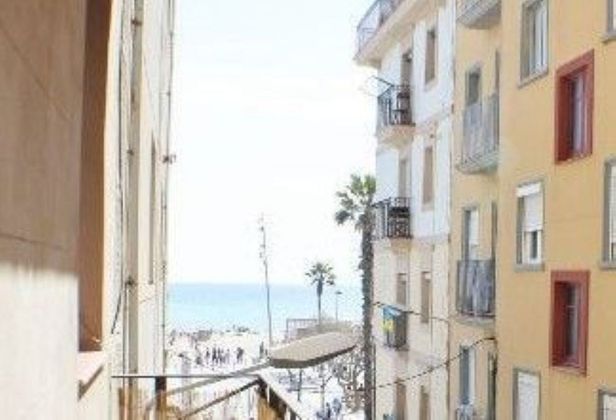 Foto 1 de Pis en lloguer a La Barceloneta de 1 habitació amb mobles i balcó