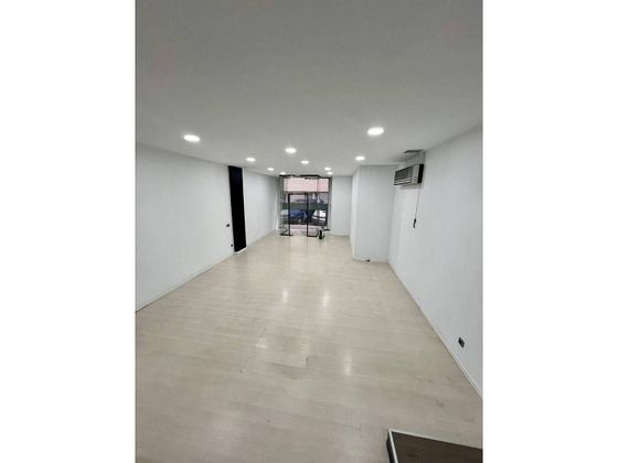 Foto 2 de Local en alquiler en calle De L'abat Escarré de 76 m²