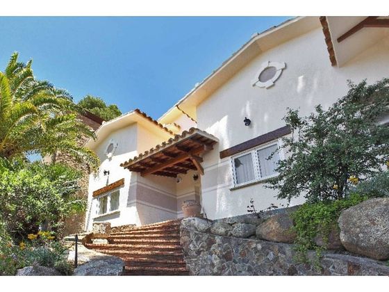 Foto 2 de Casa en venda a calle De la Cala de 4 habitacions amb piscina i garatge
