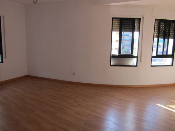 Foto 2 de Piso en venta en calle De Vicenç Bou de 3 habitaciones con terraza y calefacción