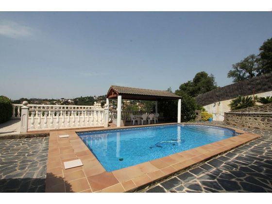 Foto 1 de Casa en venda a calle Roures de 4 habitacions amb terrassa i piscina