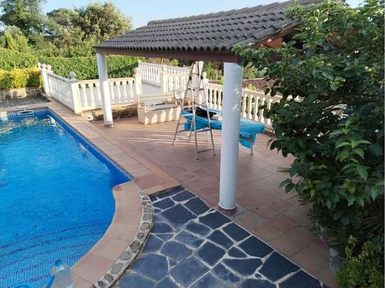 Foto 2 de Casa en venda a calle Roures de 4 habitacions amb terrassa i piscina
