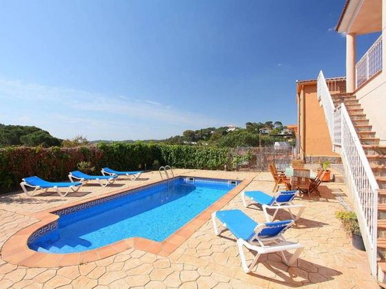 Foto 2 de Casa en venda a calle Benicarló de 4 habitacions amb terrassa i piscina
