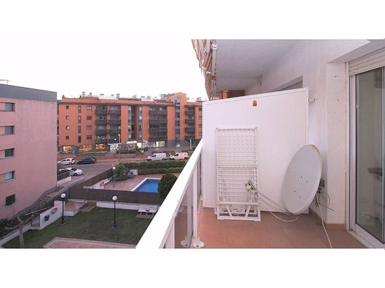 Foto 2 de Venta de piso en calle De Pere Codina i Mont de 2 habitaciones con terraza y piscina