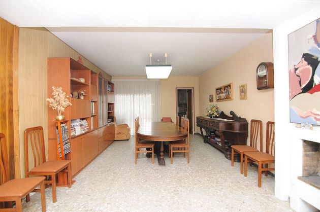 Foto 1 de Casa adossada en venda a Esparreguera de 9 habitacions amb terrassa i garatge