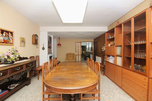 Foto 2 de Casa adossada en venda a Esparreguera de 9 habitacions amb terrassa i garatge