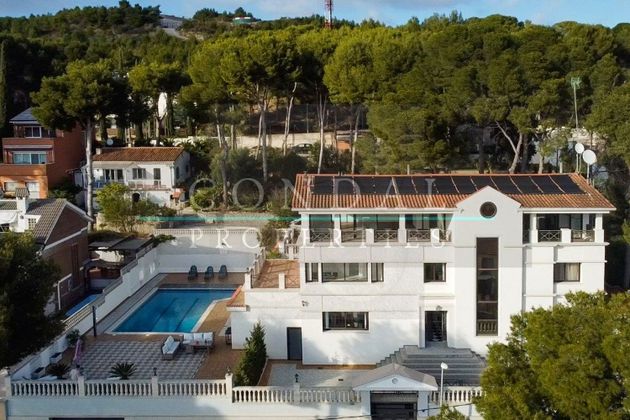 Foto 1 de Casa en venda a Montmar de 9 habitacions amb terrassa i piscina