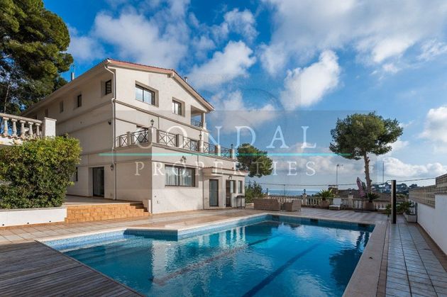 Foto 2 de Casa en venta en Montmar de 9 habitaciones con terraza y piscina