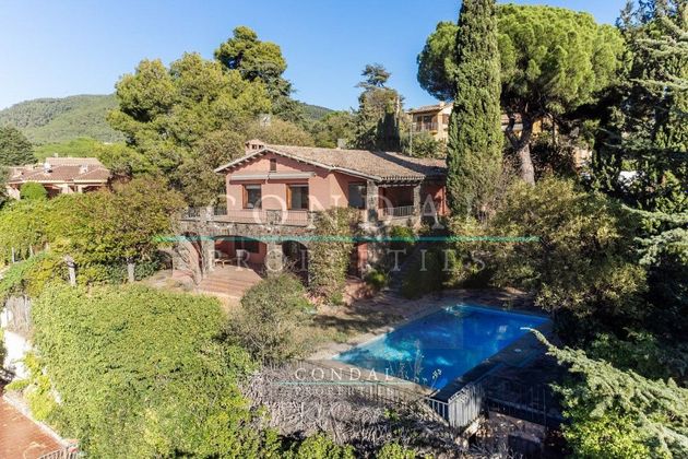 Foto 1 de Casa en venda a calle Josep Carner de 6 habitacions amb terrassa i piscina