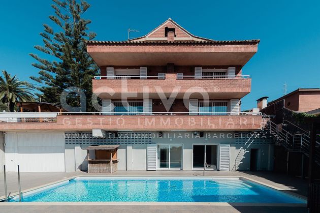 Foto 1 de Venta de chalet en Sant Just Desvern de 6 habitaciones con terraza y piscina