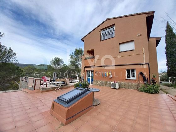 Foto 2 de Xalet en venda a Torrelles de Llobregat de 7 habitacions amb terrassa i piscina