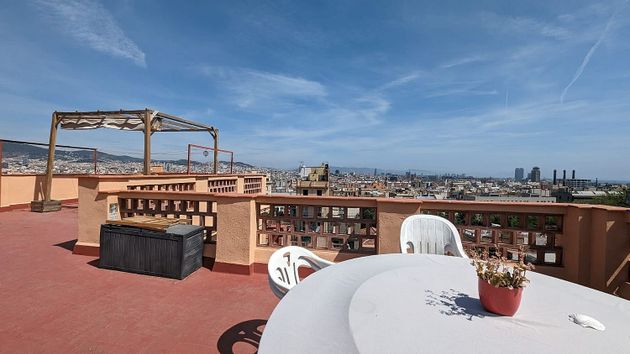 Foto 1 de Venta de casa en El Poble Sec - Parc de Montjuïc de 5 habitaciones con terraza y jardín