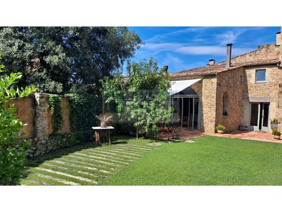 Foto 2 de Casa rural en lloguer a Sant Jordi Desvalls de 5 habitacions amb piscina i jardí