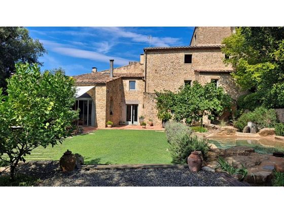 Foto 1 de Casa rural en alquiler en Sant Jordi Desvalls de 5 habitaciones con piscina y jardín